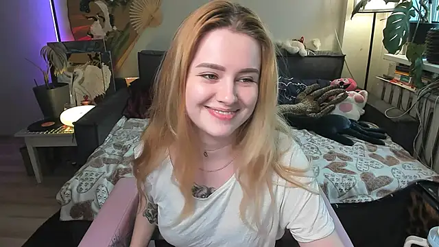 Snapshot of Alexa_Pirs chatting on 04-25-26, 02:14 Alexa Pirs online show from 04-25-26, 02:14