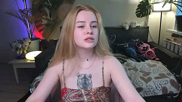 Snapshot of Alexa_Pirs chatting on 05-13-26, 03:52 Alexa Pirs online show from 05-13-26, 03:52