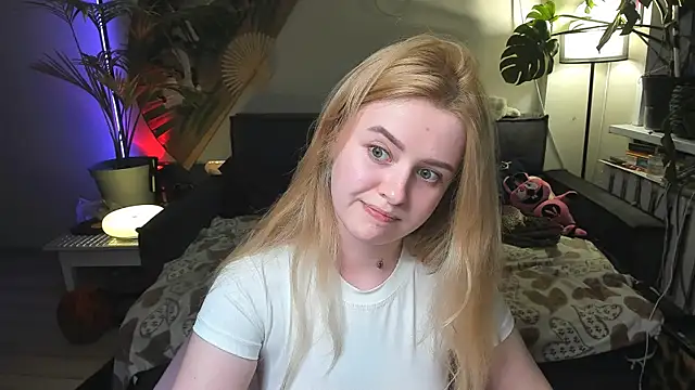 Snapshot of Alexa_Pirs chatting on 05-16-26, 07:35 Alexa Pirs online show from 05-16-26, 07:35