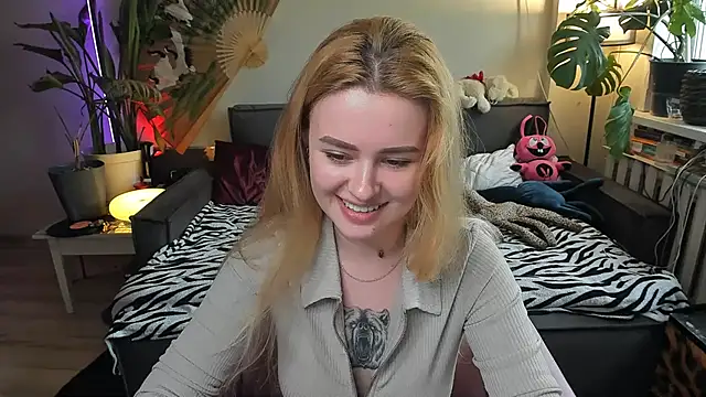 Alexa Pirs online show from 04-07-26, 01:13