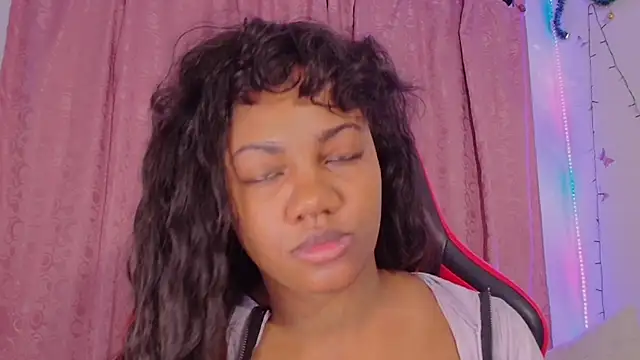 Daphnewalker   online show from 12-18-25, 11:36