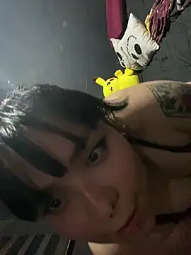 Snapshot of Solo_yoss chatting on 02-11-25, 05:16 Solo yoss online show from 02-11-25, 05:16