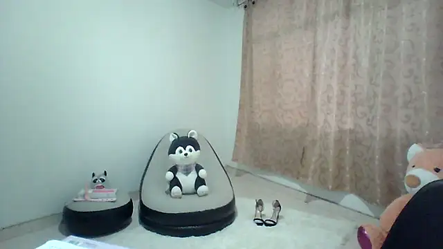 Snapshot of Hanna_latinaa chatting on 03-14-25, 11:11 Hanna latinaa online show from 03-14-25, 11:11