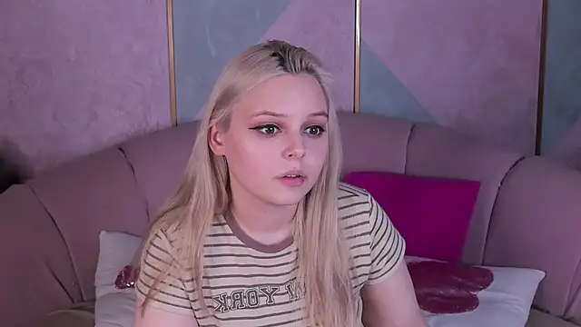 Snapshot of CLAIRE_VOGT chatting on 03-03-25, 11:55 CLAIRE VOGT online show from 03-03-25, 11:55