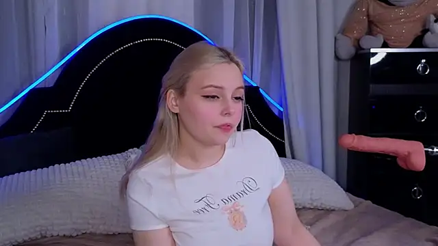 Snapshot of CLAIRE_VOGT chatting on 03-13-25, 12:56 CLAIRE VOGT online show from 03-13-25, 12:56