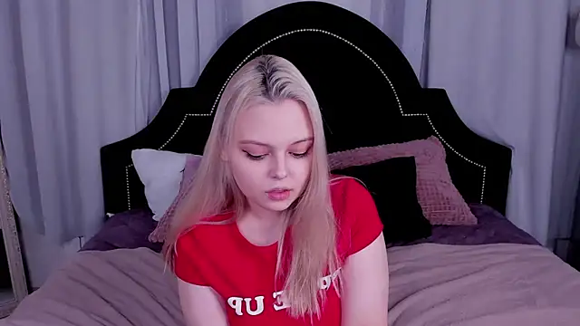 Snapshot of CLAIRE_VOGT chatting on 03-07-25, 12:23 CLAIRE VOGT online show from 03-07-25, 12:23