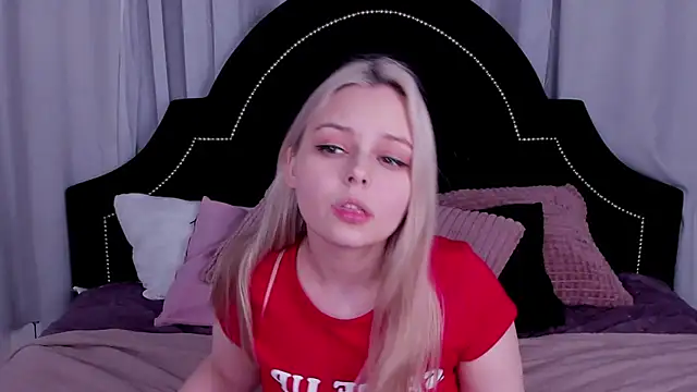 Snapshot of CLAIRE_VOGT chatting on 03-07-25, 03:39 CLAIRE VOGT online show from 03-07-25, 03:39