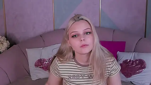 Snapshot of CLAIRE_VOGT chatting on 03-03-25, 08:51 CLAIRE VOGT online show from 03-03-25, 08:51