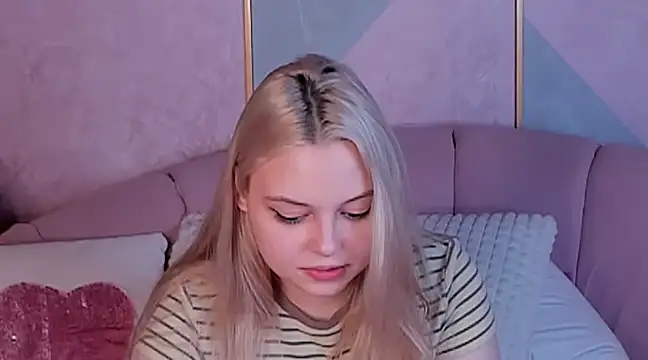 Snapshot of CLAIRE_VOGT chatting on 02-25-25, 05:30 CLAIRE VOGT online show from 02-25-25, 05:30