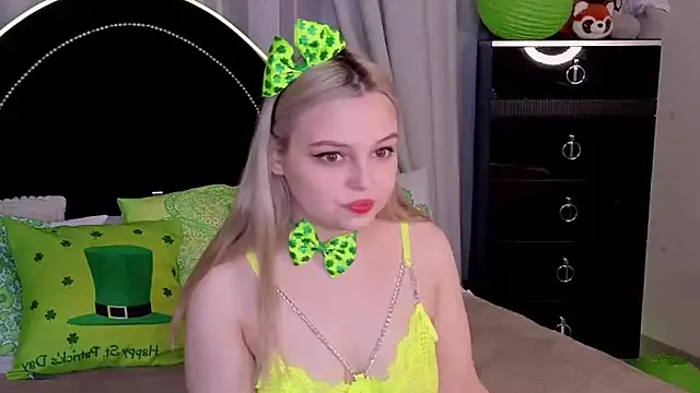 Snapshot of CLAIRE_VOGT chatting on 03-17-25, 06:07 CLAIRE VOGT online show from 03-17-25, 06:07