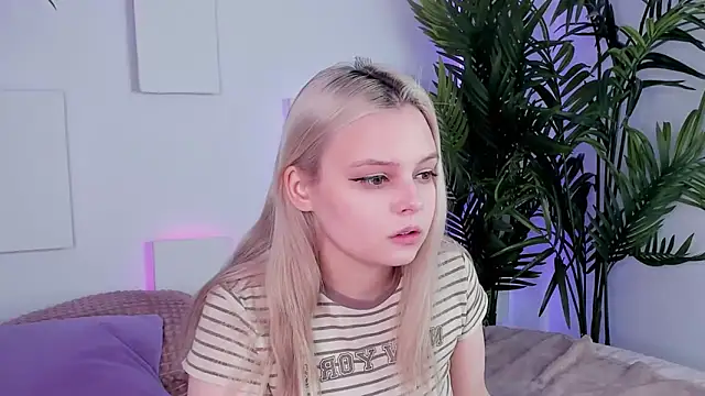 Snapshot of CLAIRE_VOGT chatting on 03-10-25, 09:34 CLAIRE VOGT online show from 03-10-25, 09:34