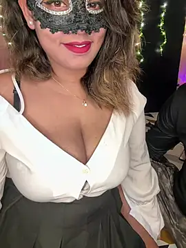 Snapshot of WifyHubby_38 chatting on 03-22-25, 06:47 WifyHubby 38 online show from 03-22-25, 06:47