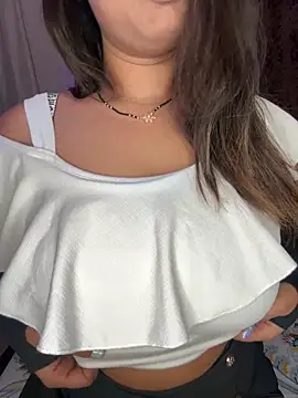 Snapshot of WifyHubby_38 chatting on 02-11-26, 07:36 WifyHubby 38 online show from 02-11-26, 07:36