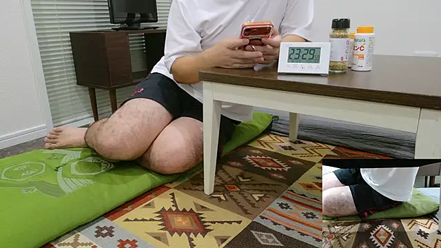 Snapshot of YARASERO-kun chatting on 10-05-25, 02:30 YARASERO-kun online show from 10-05-25, 02:30