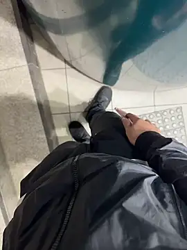 Snapshot of YARASERO-kun chatting on 02-12-25, 09:10 YARASERO-kun online show from 02-12-25, 09:10