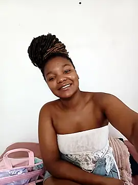 Snapshot of Kylie6lack chatting on 10-08-25, 10:17 Kylie6lack online show from 10-08-25, 10:17