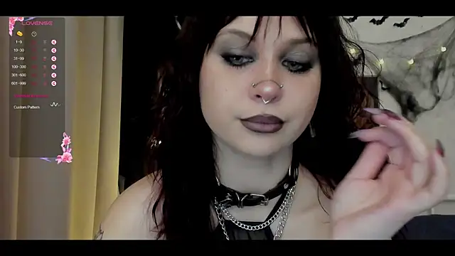 Snapshot of marynixoxo chatting on 10-31-25, 09:28 marynixoxo online show from 10-31-25, 09:28