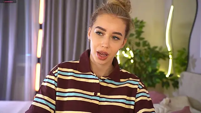  Spring Day  online show from 02-25-26, 08:14