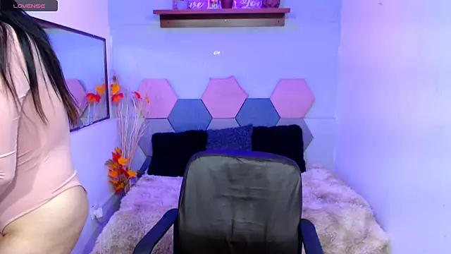 Lana Pearce online show from 02-20-25, 01:08