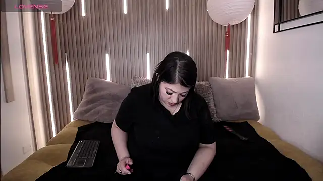 Stefy Harris online show from 06-12-26, 03:26
