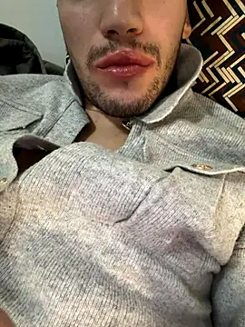 yaxxx03 online show from 11-28-25, 07:47