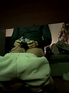 yaxxx03 online show from 11-12-25, 08:34