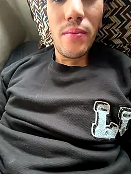 yaxxx03 online show from 11-01-25, 01:05