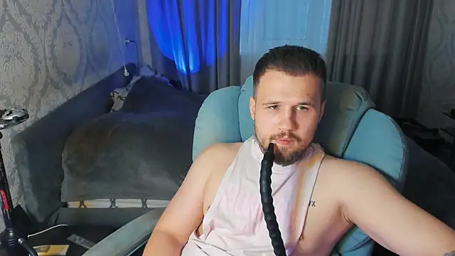 Snapshot of Vladik_b chatting on 06-12-26, 06:16 Vladik b online show from 06-12-26, 06:16