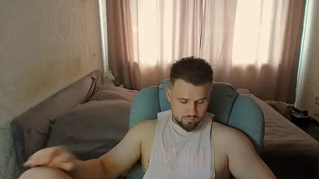 Snapshot of Vladik_b chatting on 06-25-26, 08:52 Vladik b online show from 06-25-26, 08:52