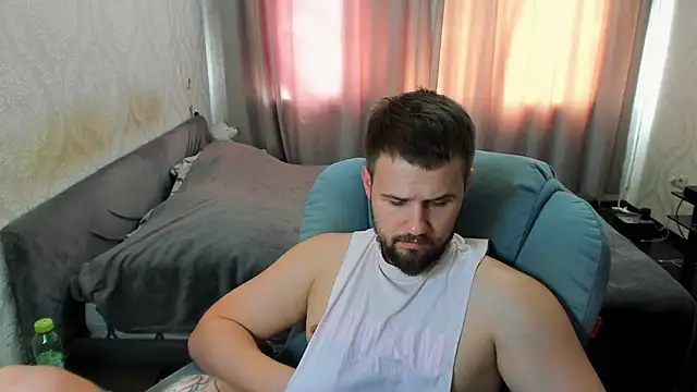 Snapshot of Vladik_b chatting on 07-14-26, 10:21 Vladik b online show from 07-14-26, 10:21