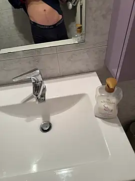 Manuhot001 online show from 02-14-25, 06:12