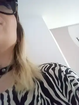 CandieGilson   online show from 11-22-25, 12:15