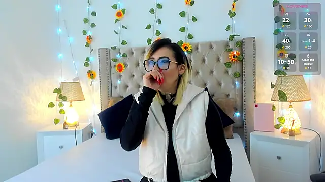 CandieGilson   online show from 09-28-25, 01:07