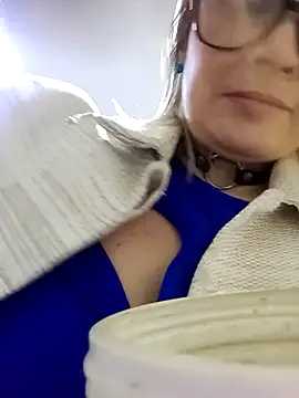 CandieGilson   online show from 10-17-25, 11:01