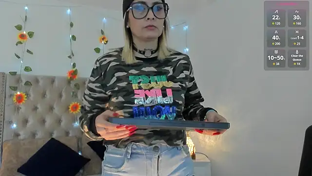 CandieGilson   online show from 10-05-25, 03:25