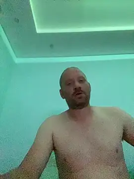 Krzysiekg123 online show from 10-08-25, 05:02