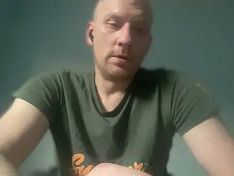 Krzysiekg123 online show from 02-22-25, 05:55