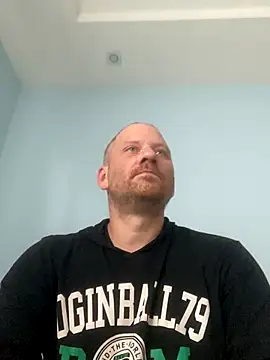 Krzysiekg123 online show from 10-05-25, 02:52