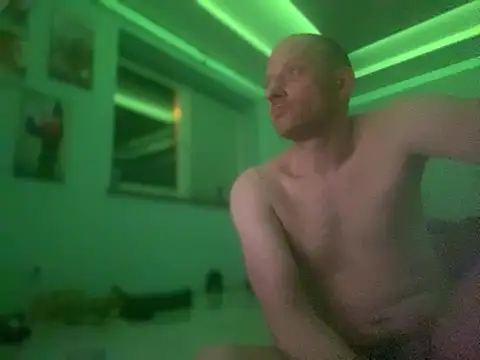 Krzysiekg123 online show from 02-21-25, 11:54