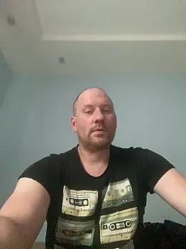 Krzysiekg123 online show from 12-21-25, 01:35