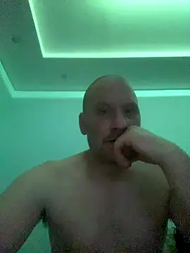 Krzysiekg123 online show from 12-15-25, 09:53