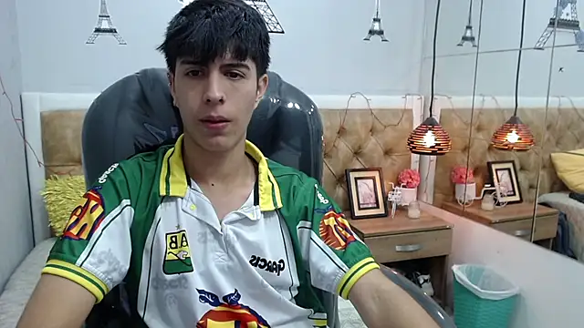Snapshot of Estiv18_ chatting on 03-19-25, 02:16 Estiv18 online show from 03-19-25, 02:16