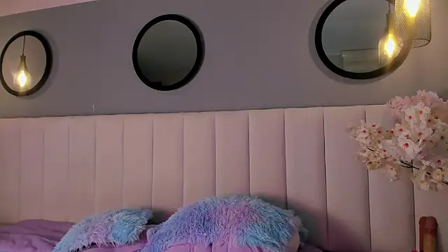 Snapshot of alice_lodge chatting on 10-12-25, 12:17 alice lodge online show from 10-12-25, 12:17