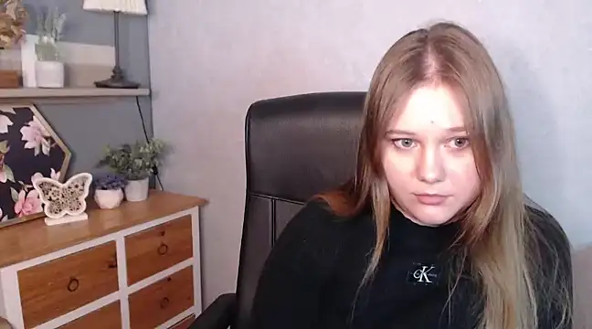 JULIE xKISS online show from 02-14-25, 04:41