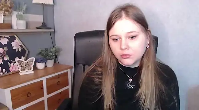 JULIE xKISS online show from 02-14-25, 01:40