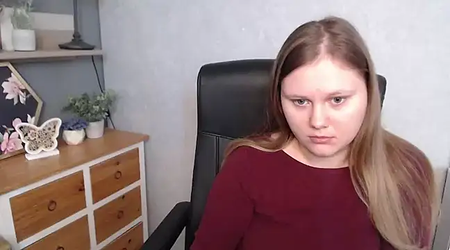 JULIE xKISS online show from 02-24-25, 02:04