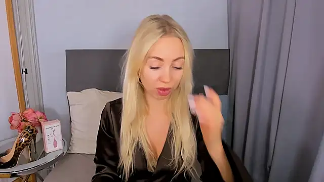 Snapshot of MargaritaRose chatting on 05-19-26, 05:14 MargaritaRose online show from 05-19-26, 05:14
