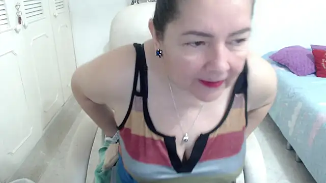 leonela 69 online show from 04-15-26, 01:11