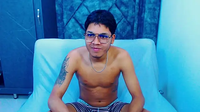 Snapshot of David_Gil19 chatting on 01-08-26, 03:23 David Gil19 online show from 01-08-26, 03:23