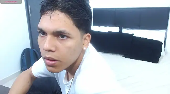 Snapshot of David_Gil19 chatting on 02-20-25, 04:50 David Gil19 online show from 02-20-25, 04:50